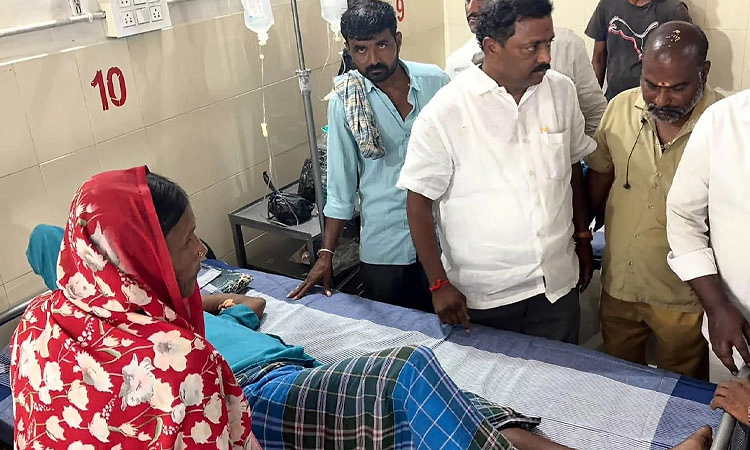 ಕನಕಗಿರಿ ಬಳಿ ಆಟೋ ಪಲ್ಟಿ: 14 ಕೂಲಿ ಕಾರ್ಮಿಕರಿಗೆ ಗಾಯ