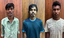 ಕಾರು ಹತ್ತಿಸಿ ಯುವಕನ ಹತ್ಯೆ: ಡಿಕ್ಕಿ ಹೊಡೆದು 100 ಮೀ. ದೂರಕ್ಕೆ ಎಳೆದೊಯ್ದಿದ್ದ ದುರುಳರು