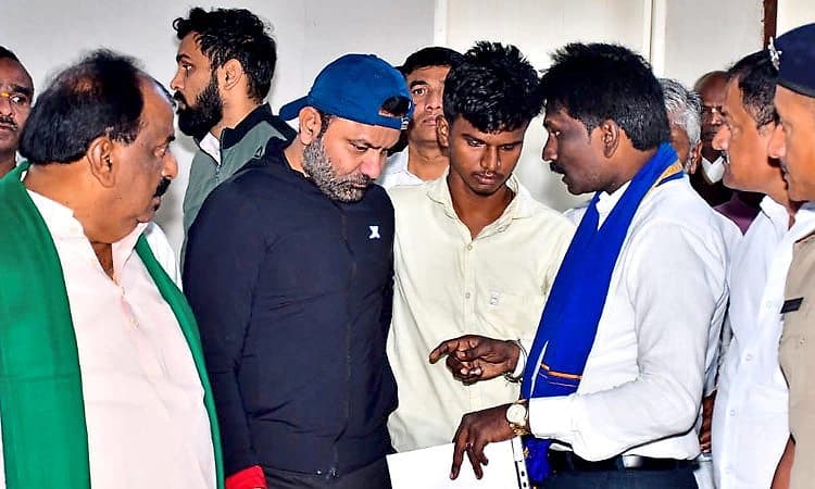 Hubli: ಇನಾಂವೀರಾಪುರ ಘಟನೆಯಲ್ಲಿ ಗಾಯಗೊಂಡವರನ್ನು ಭೇಟಿಯಾದ ಸಚಿವ ಸಂತೋಷ ಲಾಡ್