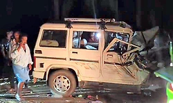 ರಸ್ತೆ ಬದಿ ನಿಂತ್ತಿದ್ದ ಬೋರ್​ವೆಲ್ ಲಾರಿಗೆ ಬೊಲೆರೋ ಡಿಕ್ಕಿ: ಓರ್ವ ಸಾವು, 6 ಮಂದಿ ಗಂಭೀರ