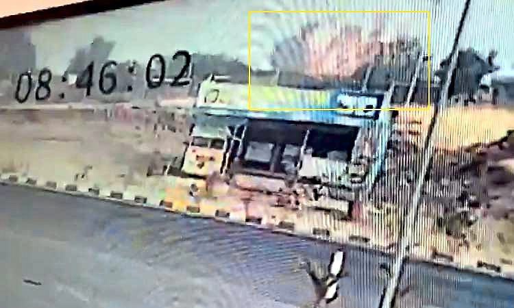 ವಿಮಾನ ದುರಂತ: ಕ್ಷಣಾರ್ಧದಲ್ಲಿ ಸುಟ್ಟು ಬೂದಿ...ಕೊನೆಯ ಕ್ಷಣದ ವಿಡಿಯೋ CCTV ಯಲ್ಲಿ ಸೆರೆ