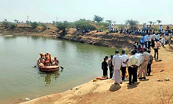 ಈಜಲು ಬಾರದೇ ನೀರಿನಲ್ಲಿ ಮುಳುಗಿದ ವಿದ್ಯಾರ್ಥಿಗಳು... ರಕ್ಷಣಾ ತಂಡದಿಂದ ಶೋಧ
