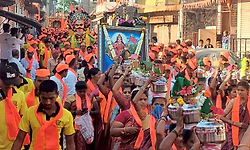 Rabkavi Banhatti: ಕನೇರಿ ಶ್ರೀಗಳ ಪುರಪ್ರವೇಶ: ಗಮನ ಸೆಳೆದ ಶೋಭಾಯಾತ್ರೆ