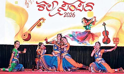 ನಮ್ಮ ಸಂತೆಯಲ್ಲಿ ಸೇರಿದ್ದ ಜನಸ್ತೋಮವನ್ನು ಮಂತ್ರಮುಗ್ಧಗೊಳಿಸಿದ ಯುವ ಕಲಾವಿದರು