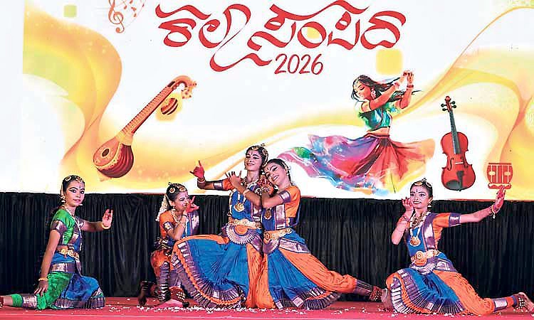 ನಮ್ಮ ಸಂತೆಯಲ್ಲಿ ಸೇರಿದ್ದ ಜನಸ್ತೋಮವನ್ನು ಮಂತ್ರಮುಗ್ಧಗೊಳಿಸಿದ ಯುವ ಕಲಾವಿದರು