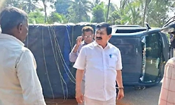 ತೀರ್ಥಹಳ್ಳಿ: ಕಾಳಿಂಗ ಸರ್ಪ ಅಡ್ಡ ಬಂದು ಅಡಿಕೆ ವಾಹನ ಪಲ್ಟಿ