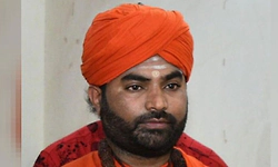 ನಾವು ತೊರೆಯಲ್ಲ, ಧರ್ಮದರ್ಶಿಗಳೇ ಮಠ ಬಿಟ್ಟು ಹೋಗಲಿ: ವಚನಾನಂದ ಶ್ರೀ