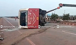 ಚಿತ್ರದುರ್ಗ: ಚಾಲಕನ ನಿಯಂತ್ರಣ ತಪ್ಪಿ KSRTC ಬಸ್ ಪಲ್ಟಿ; 20ಕ್ಕೂ ಹೆಚ್ಚು ಪ್ರಯಾಣಿಕರಿಗೆ ಗಾಯ