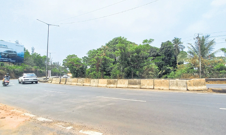 Mangaluru: ಹೆದ್ದಾರಿಯ ತೆರೆದ ಡಿವೈಡರ್‌ಗಳಿಗೆ ಕಾಂಕ್ರೀಟ್‌ ಬ್ಲಾಕ್‌!