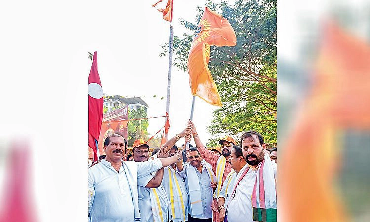 ಪಡುಬಿದ್ರಿ ದೇವಸ್ಥಾನದ ಬ್ರಹ್ಮಕಲಶೋತ್ಸವ ವೈಭವದ ಹೊರೆಕಾಣಿಕೆ