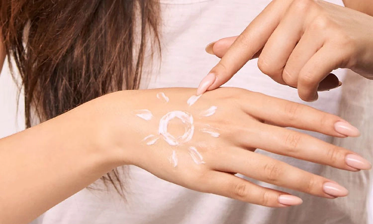 Skincare: ಬೇಸಿಗೆಯಲ್ಲಿ ತ್ವಚೆಗೆ ಹಾನಿ ಮಾಡುವ 5 ಸಾಮಾನ್ಯ ತಪ್ಪುಗಳು: ತಜ್ಞರ ಎಚ್ಚರಿಕೆ