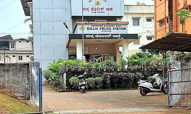 Sulya: ಮಗನಿಗೆ ಕತ್ತಿಯಿಂದ ಕಡಿದ ತಾಯಿ, ತಾರಕಕ್ಕೇರಿದ ವಾಗ್ವಾದವೇ ಘಟನೆಗೆ ಕಾರಣ?