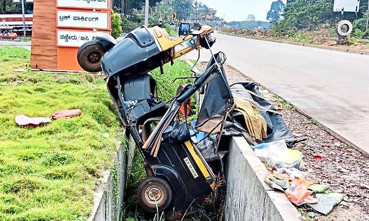 ಆಟೋ ರಿಕ್ಷಾಕ್ಕೆ ಹಿಂದಿನಿಂದ ತೂಫಾನ್ ಢಿಕ್ಕಿ: ರಿಕ್ಷಾದಲ್ಲಿದ್ದ ಮಹಿಳೆ ಮೃತ್ಯು  