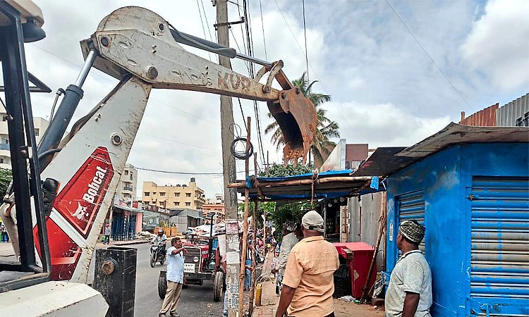 Bengaluru: ಪೂರ್ವ ಪಾಲಿಕೆಯಲ್ಲಿ 919 ಅನಧಿಕೃತ ಬ್ಯಾನರ್‌ ತೆರವು