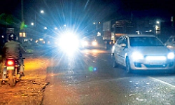 Mangaluru: ವಾಹನಗಳ ಪ್ರಖರ ದೀಪಕ್ಕೆ ಬೀಳದ ಕಡಿವಾಣ