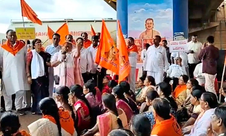 Bidar: ಬಸವಾದಿ ಶಿವಶರಣರ ಹಿಂದೂ ಸಮಾವೇಶ ವಿರೋಧಿಸಿ ಪ್ರತಿಭಟನೆ