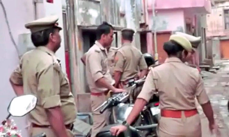 Ayodhya: ರಾಮಮಂದಿರ ದೇಣಿಗೆ ದುರುಪಯೋಗ ಪ್ರಕರಣ: ಬಂಧಿತ ಆರೋಪಿಗಳ ಮನೆಗಳ ಮೇಲೆ ಪೊಲೀಸರ ದಾಳಿ!