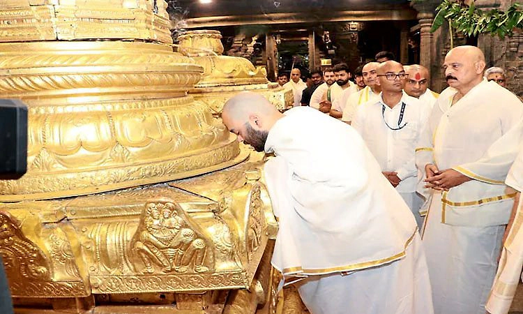 ತಿರುಪತಿ ತಿಮ್ಮಪ್ಪನ ಸನ್ನಿಧಿಗೆ ಅನಂತ್ ಅಂಬಾನಿ ಭೇಟಿ; ದೇವರಿಗೆ ಮುಡಿ ಅರ್ಪಿಸಿ ವಿಶೇಷ ಪೂಜೆ