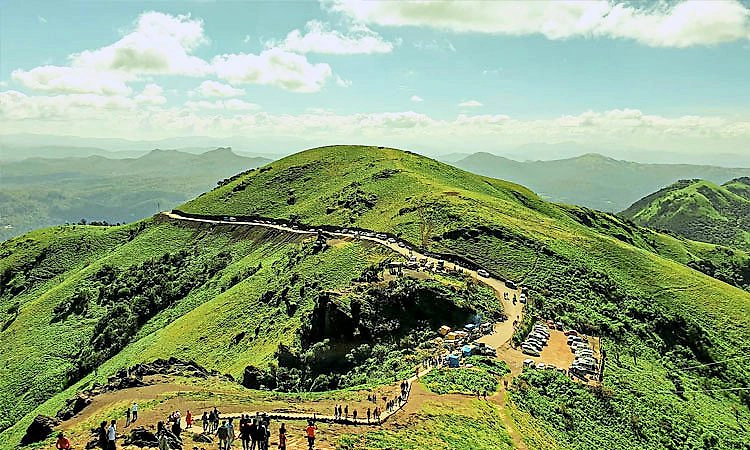 ಹಣವಿದ್ರೆ ಮುಳ್ಳಯ್ಯನಗಿರಿ ಪ್ರವೇಶ ಸಲೀಸು!; ನಕಲಿ ಬುಕಿಂಗ್‌ ರಸೀದಿಗಳು ಪತ್ತೆ