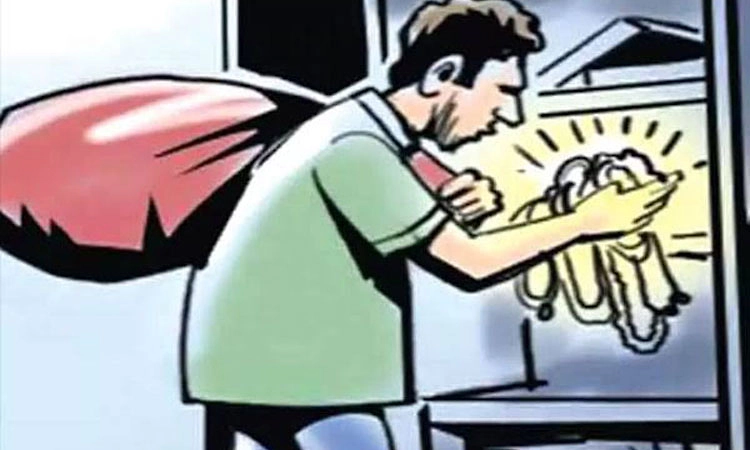 Mangaluru: ಮನೆಗೆ ಕಳ್ಳರು ನುಗ್ಗಿ 3.50 ಲಕ್ಷ ರೂ. ಮೌಲ್ಯದ ಚಿನ್ನಾಭರಣ ಕಳವು