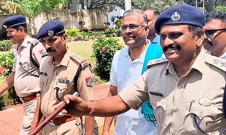 Kodihalli Chandrashekhar arrested in rail blockade case, sent to judicial custody