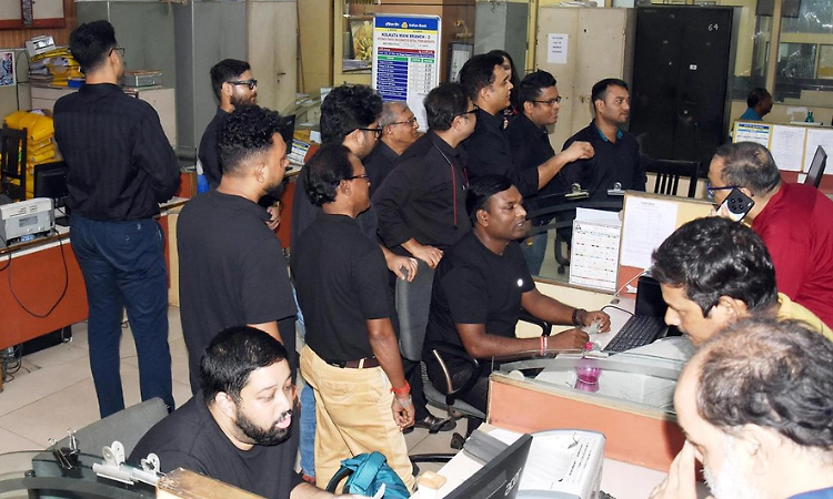 Bank unions defer 3-day nationwide strike following assurance from IBA