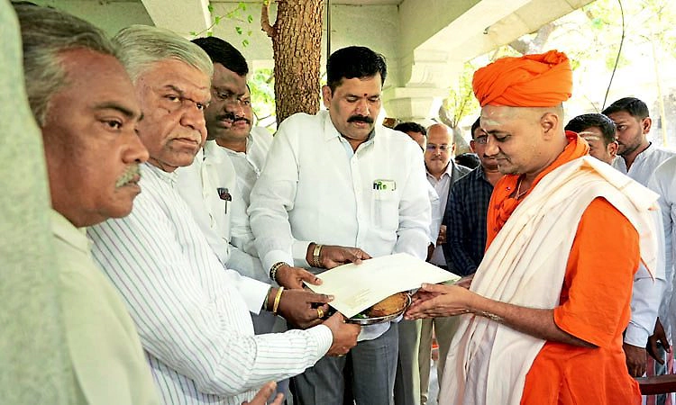 ಮೈಸೂರು ದಸರಾ ಉದ್ಘಾಟನೆಗೆ ಗವಿಸಿದ್ದೇಶ್ವರ ಶ್ರೀಗಳಿಗೆ ಅಧಿಕೃತ ಆಹ್ವಾನ