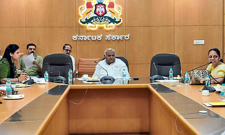 ನೆರೆ ರಾಜ್ಯಗಳ ಜವಳಿ ನೀತಿಯನ್ನೊಳಗೊಂಡ ವರದಿ ಸಿದ್ಧಪಡಿಸಲು ಸಚಿವ ಶಿವಾನಂದ ಪಾಟೀಲ ಸೂಚನೆ