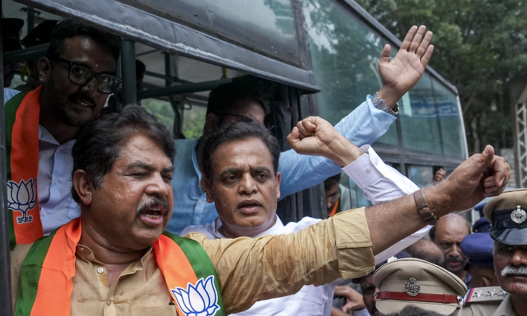 Ashoka alleges Rs 19-cr 'scam' in voter ID card printing for GBA polls; demands CBI probe
