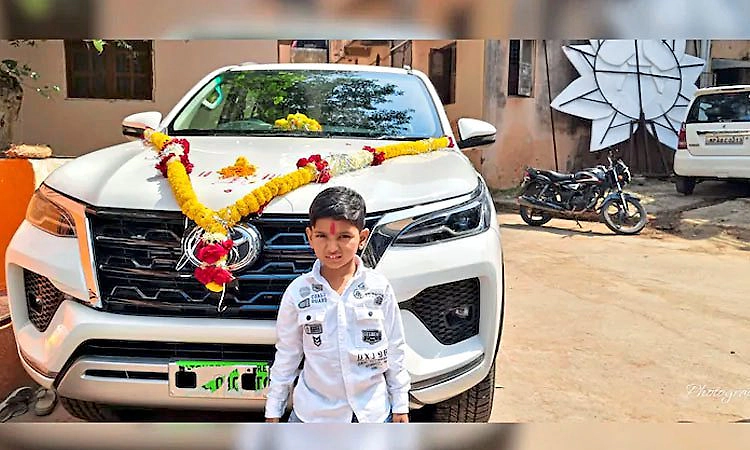  200ರೂ.ಲಕ್ಕಿ ಡ್ರಾ ಕೂಪನ್‌ನಿಂದ 50 ಲಕ್ಷ ಮೌಲ್ಯದ ಫಾರ್ಚೂನರ್ ಕಾರು ಗೆದ್ದ 6 ವರ್ಷದ ಬಾಲಕ!