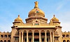 ಫಲಾನುಭವಿಗಳ ಗೃಹಕ್ಕೆ ‘ಗ್ಯಾರಂಟಿ ಮನೆ’ ಸ್ಟಿಕ್ಕರ್‌