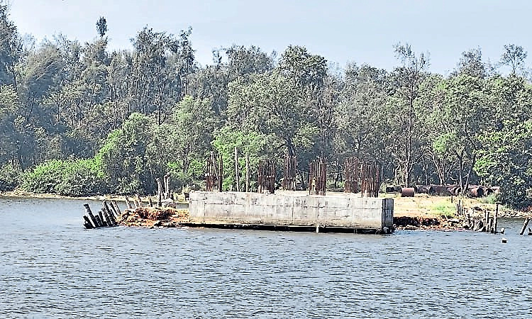 Mangaluru: Work in full swing on bowstring bridge near Thannirbhavi