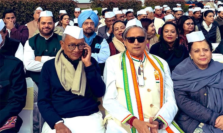 RSS ಹೊಗಳಿಕೆ ವಿವಾದ; ದಿಗ್ವಿಜಯ್ ಸಿಂಗ್‌ಗೆ ಶಶಿ ತರೂರ್ ಬೆಂಬಲ!