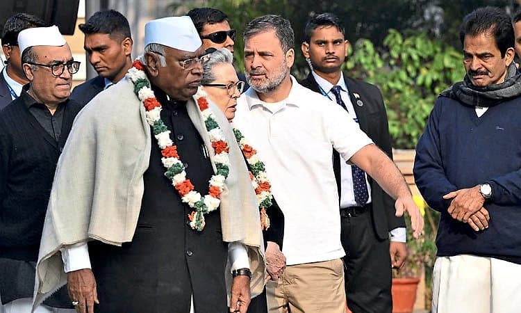 ಕಾಂಗ್ರೆಸ್ ಕೇವಲ ಪಕ್ಷವಲ್ಲ, ಭಾರತದ ಧ್ವನಿ: ವಿಪಕ್ಷ ನಾಯಕ ರಾಹುಲ್ ಬಣ್ಣನೆ     