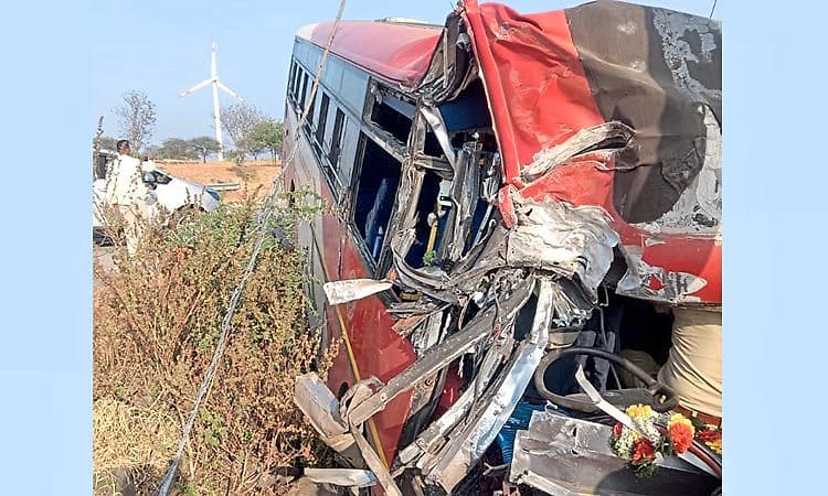 ಮಹಾರಾಷ್ಟ್ರದಲ್ಲಿ ರಾವೂ ಘಾಟ್ ಬಳಿ ಯಾದಗಿರಿ - ಸಾತಾರ ಬಸ್ ಅಪಘಾತ
