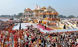 ಹೊಸ ವರ್ಷಕ್ಕೆ ಉತ್ತರಪ್ರದೇಶದ ದೇಗುಲ ನಗರಿಗಳಿಗೆ ಜನರ ದಾಂಗುಡಿ