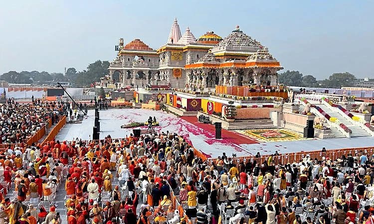 ಹೊಸ ವರ್ಷಕ್ಕೆ ಉತ್ತರಪ್ರದೇಶದ ದೇಗುಲ ನಗರಿಗಳಿಗೆ ಜನರ ದಾಂಗುಡಿ