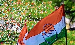 ಕೇರಳ: ರಾಷ್ಟ್ರಗೀತೆಯನ್ನು ತಪ್ಪಾಗಿ ಹಾಡಿದ ಕೈ ನಾಯಕರು