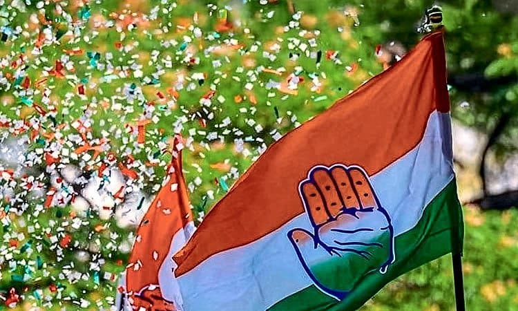 ಕೇರಳ: ರಾಷ್ಟ್ರಗೀತೆಯನ್ನು ತಪ್ಪಾಗಿ ಹಾಡಿದ ಕೈ ನಾಯಕರು