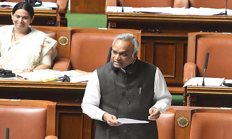 ವಿದೇಶಕ್ಕೆ ರಾಹುಲ್‌ ಗಾಂಧಿ, ಮೋದಿ ಓಟ: ವಿಧಾನಸಭೆಯಲ್ಲಿ ಕಿತ್ತಾಟ