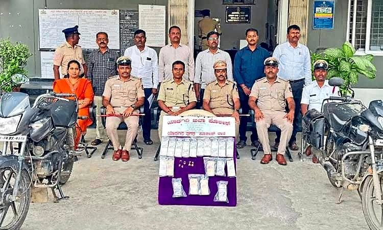 Yadgir: ಖತರ್ನಾಕ್ ಕಳ್ಳರಿಬ್ಬರ ಬಂಧನ...  ನಗ ನಗದು, ಬೈಕ್ ಸೇರಿ 13.20 ಲಕ್ಷ ರೂ. ಜಪ್ತಿ