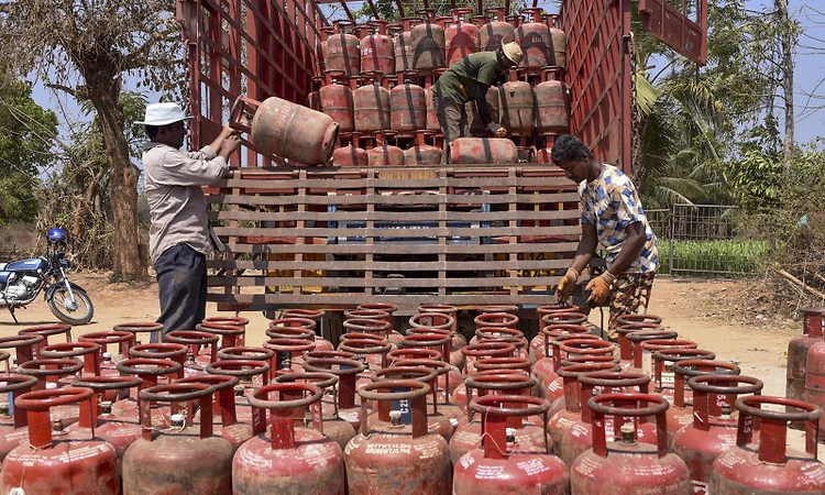 27 LPG cylinders stolen from delivery tempo in Mumbai; probe underway