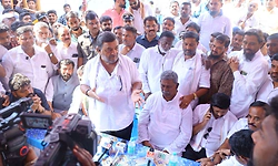 By Election: ‘ಬಂಡಾಯಗಾರ’ ಸಾದಿಕ್‌ ಪೈಲ್ವಾನ್‌ ಮನೆಗೆ ಸಚಿವ ಎಸ್‌.ಎಸ್‌.ಮಲ್ಲಿಕಾರ್ಜುನ್‌