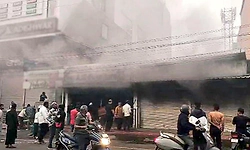 Chikkamagaluru: ಶಾರ್ಟ್ ಸರ್ಕ್ಯೂಟ್ ಸಂಭವಿಸಿ ಹೊತ್ತಿ ಉರಿದ ಫರ್ನಿಚರ್ ಅಂಗಡಿ