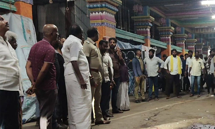 ತಿರುಚಿರಾಪಳ್ಳಿ: ದೇವಾಲಯದ ಛಾವಣಿ ಕುಸಿದು ಭಕ್ತೆ ಸಾವು,ಇಬ್ಬರಿಗೆ ಗಾಯ