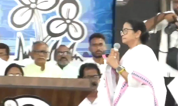 ಬಿಜೆಪಿ ಅಧಿಕಾರಕ್ಕೆ ಬಂದರೆ ನೀವು ಮೊಟ್ಟೆ, ಮಾಂಸ ತಿನ್ನಲು ಸಾಧ್ಯವಿಲ್ಲ: ಮಮತಾ ಬ್ಯಾನರ್ಜಿ