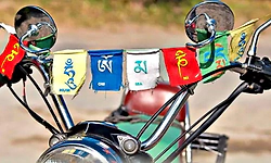 Tibetan Prayer Flag: ಬೈಕ್ ಹ್ಯಾಂಡಲ್ ಗಳಲ್ಲಿ ಕಾಣುವ ಟಿಬೆಟಿಯನ್ ಧ್ವಜದ ಮಹತ್ವ ಗೊತ್ತಾ?