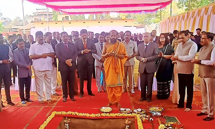 ಭಟ್ಕಳ: ನೂತನ ನ್ಯಾಯಾಲಯ ಕಟ್ಟಡಕ್ಕೆ ಹೈಕೋರ್ಟ್ ಮುಖ್ಯ ನ್ಯಾಯಮೂರ್ತಿಗಳಿಂದ ಶಂಕುಸ್ಥಾಪನೆ