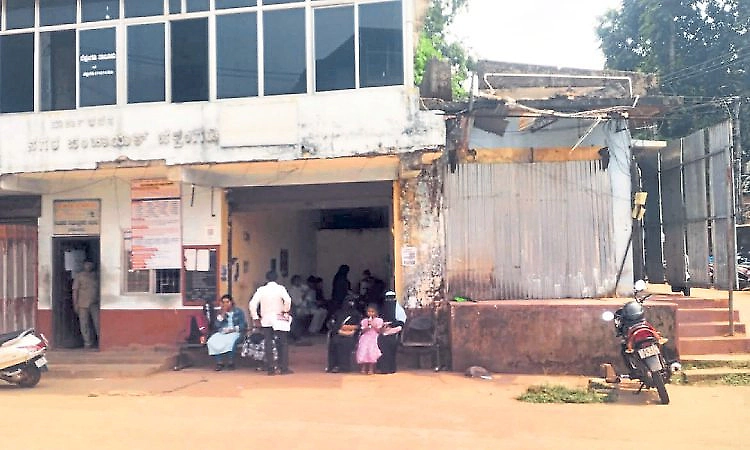 Belthangady bus stand in poor condition, passengers face difficulties