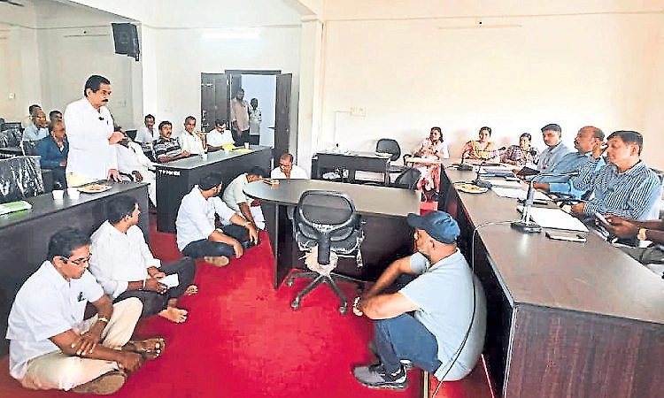 Sullia: A Shock to the MESCOM Public Grievance Meeting!